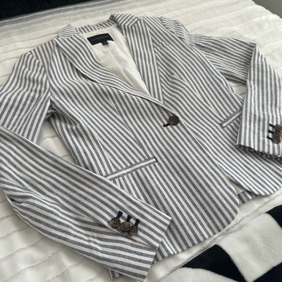 🍒SOLD🍒•BANANA REPUBLIC classic fit blazer• - Picture 2 of 3